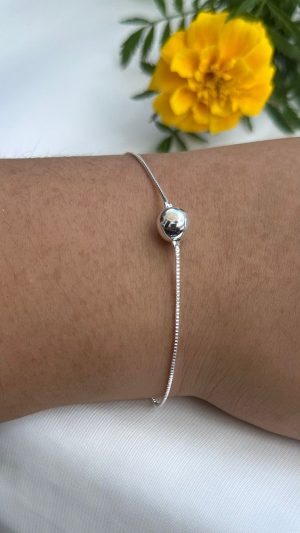pulseira banhada a prata com bolinha lisa minimalista