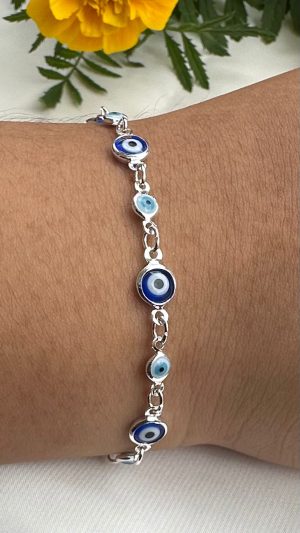 Pulseira banhada a prata de olhos grego alternados azul marinho e azul celeste